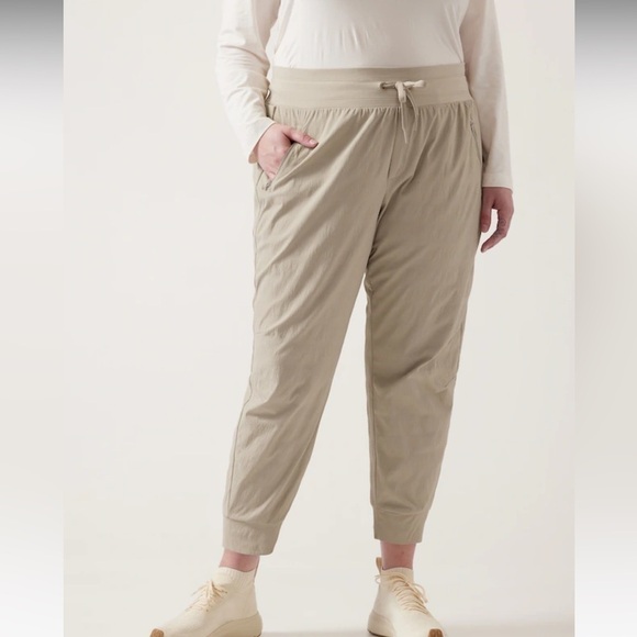 Athleta Pant Trouser Trekkie North Jogger Tan Neutral Hiking Climbing Abrasion - Picture 13 of 13